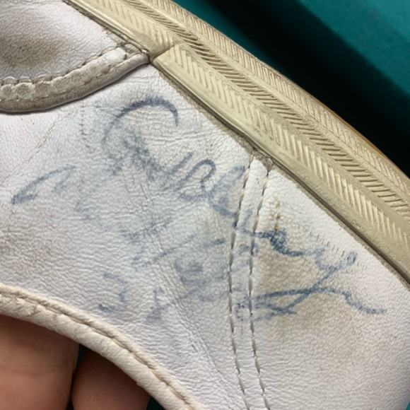 Autographed sneakers; buffalo bills:Jim Kelly etc. - Picture 5 of 6